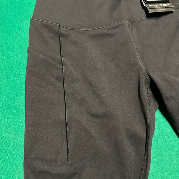 🔥 Unbeatable Deal on Nike Women’s Aerobics Short Leggings at Gargies Vault! 🔥 - Picture 3 of 3